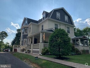 Building Photo - 517 Walnut St