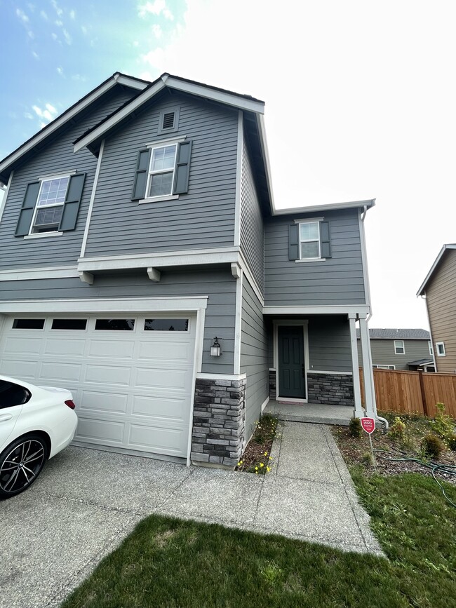 Building Photo - 824 Vine Maple St SE