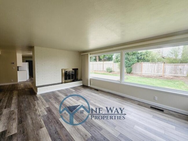 Building Photo - 4624 Grandview Dr W