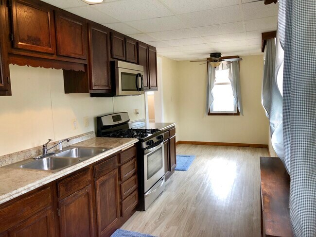 Kitchen - 3228 Willoughby Rd