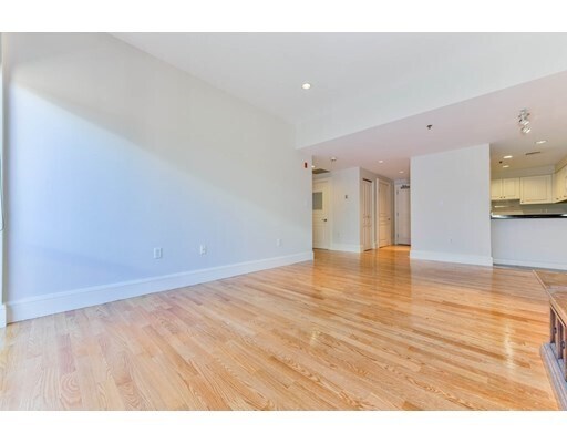 Building Photo - 1387 Washington St