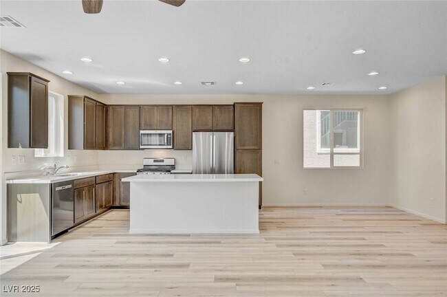 Foto del edificio - 8929 Pebble Sand St