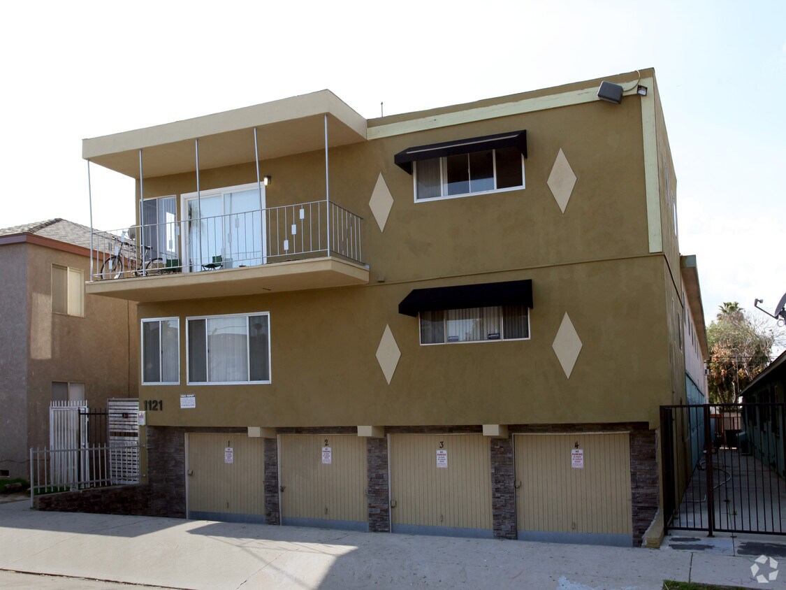 Building Photo - 1121 Daisy Ave