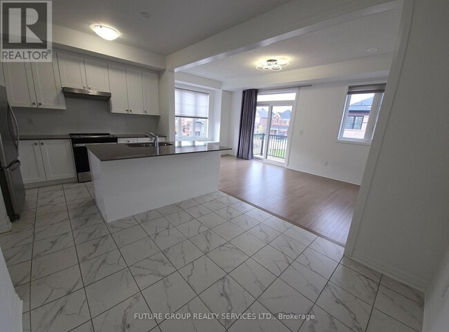 Building Photo - 62 Morrison Cres