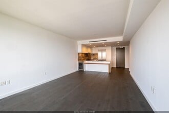 Building Photo - 320 Adolphus Ave