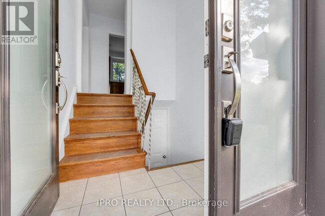 Building Photo - 586 Pinegrove Rd