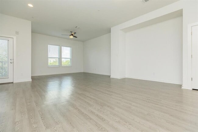 Building Photo - 425 Ozark Trl