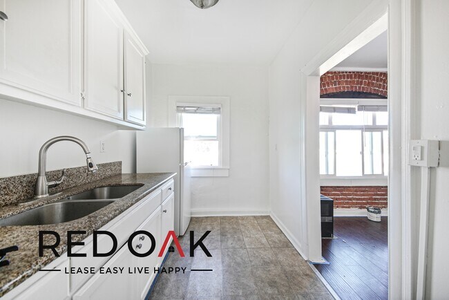 Foto del edificio - ~1 Month FREE~ Charming Studio with a Love...