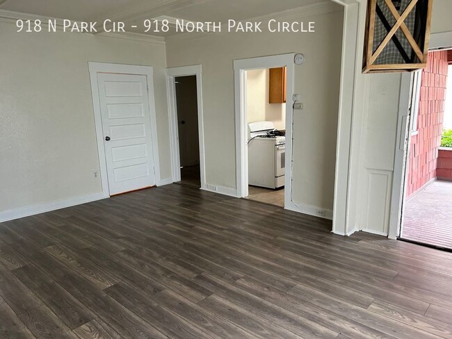 Building Photo - Brand new flooring freshly painted 1b1b fo...