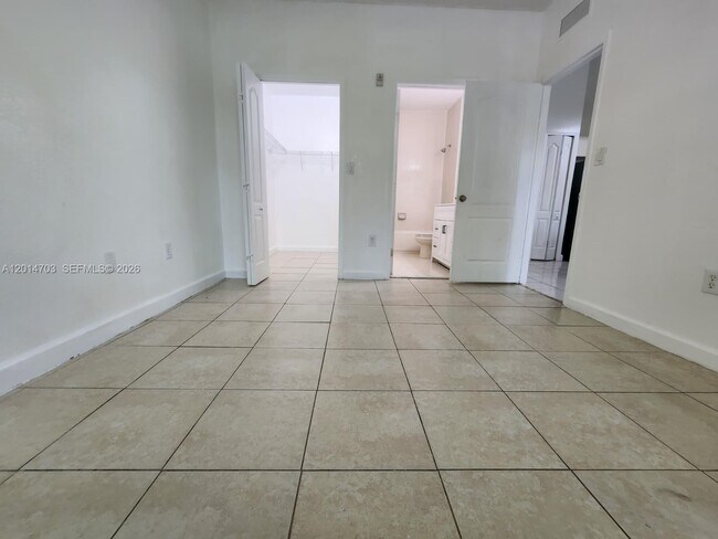 Foto del edificio - 1539 SE 27th St