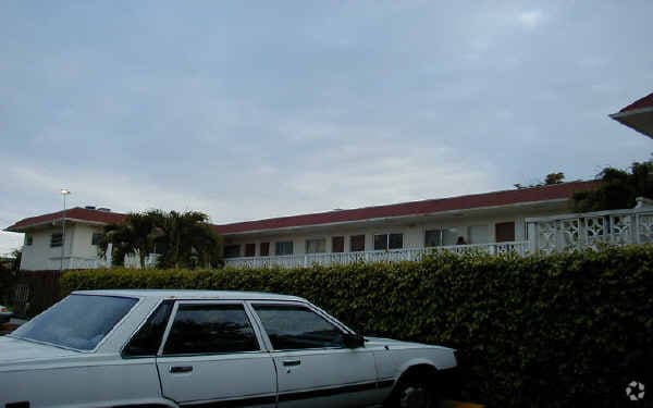 Building Photo - 1340 SW 35th Ave