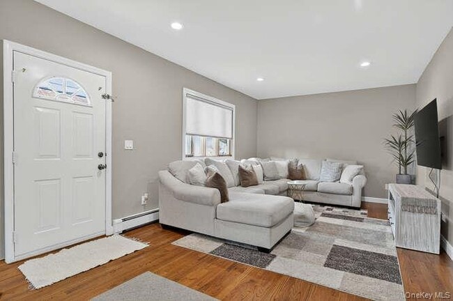 Building Photo - 132 Roosevelt Ave