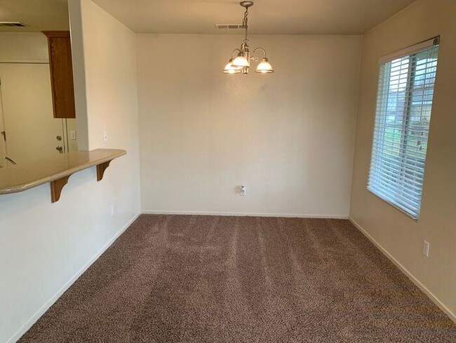 Building Photo - Lovely condo available in Paseo Del Lago!