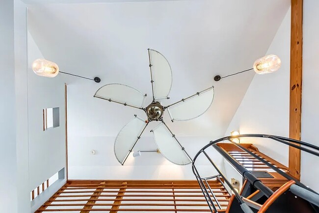 Building Photo - 76 Abbott St