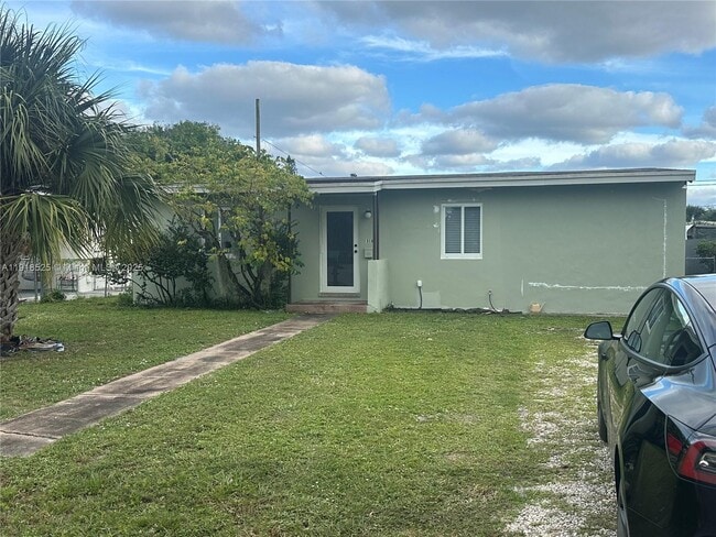 Building Photo - 1308 NW 13th Ct