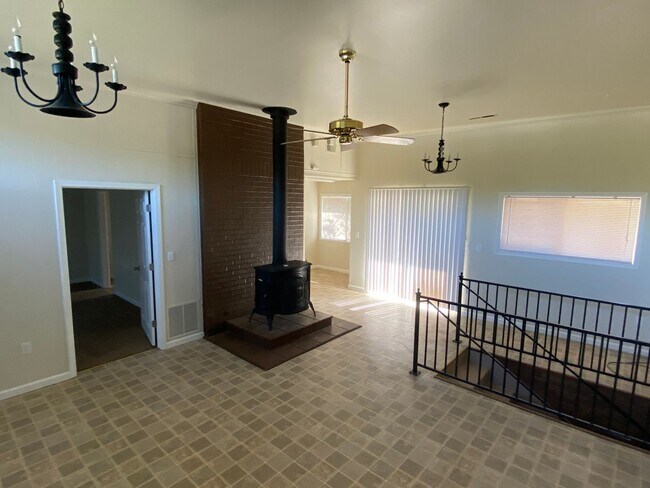 Foto del edificio - Large 3bd 2 ba home with a great country feel.