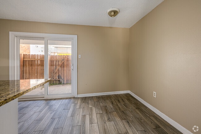 2BR, 1.5BA - 1,025SF - Dining Room - 3594 Friendswood Dr