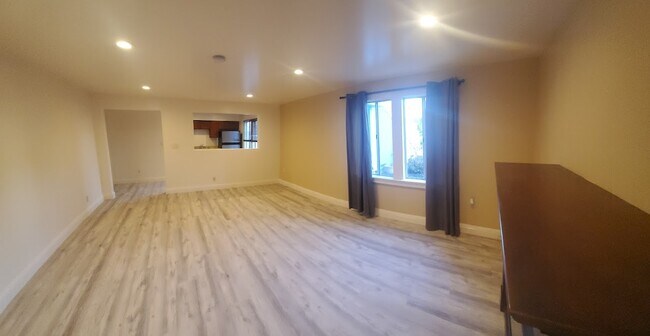 Building Photo - 611 Santa Clara Ave, Apt B