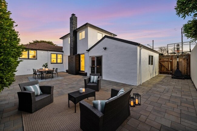 Building Photo - 1032 Toyon Dr