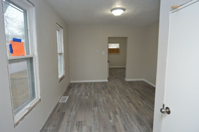 Building Photo - Fully remodeled 3 bedroom 2 bath!!