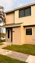 Building Photo - 5305 Bayside Dr