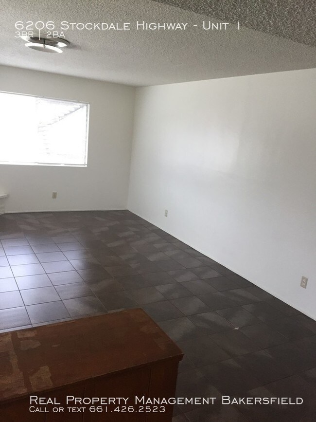 Foto del edificio - 6206 Stockdale Hwy Unit 1 - Move in Special