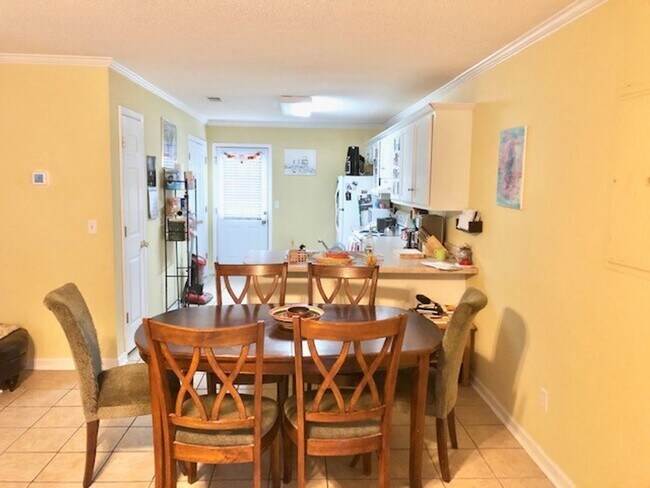 Foto del edificio - 2 Bedroom 2 Bath Townhome FULLY FURNISHED