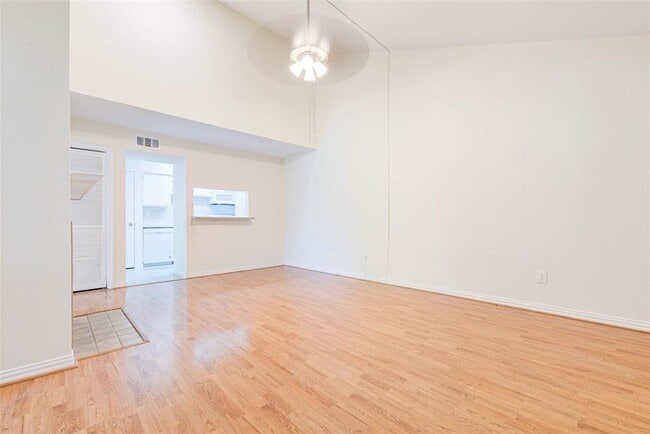 Building Photo - 1880 White Oak Dr
