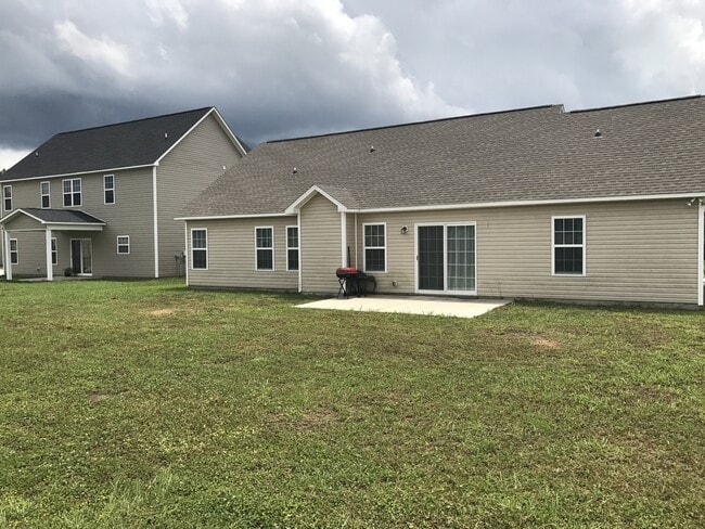 Building Photo - 3br/ 2ba in Hardee Farm w/ 2 car garage