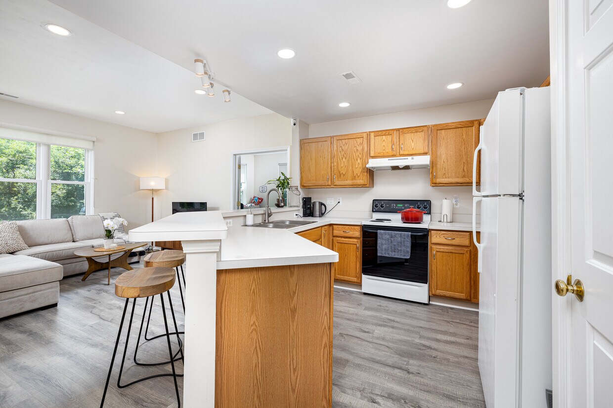8120 Autumn Woods Trl Unit 8120, Superior Township, MI 48198 Condo