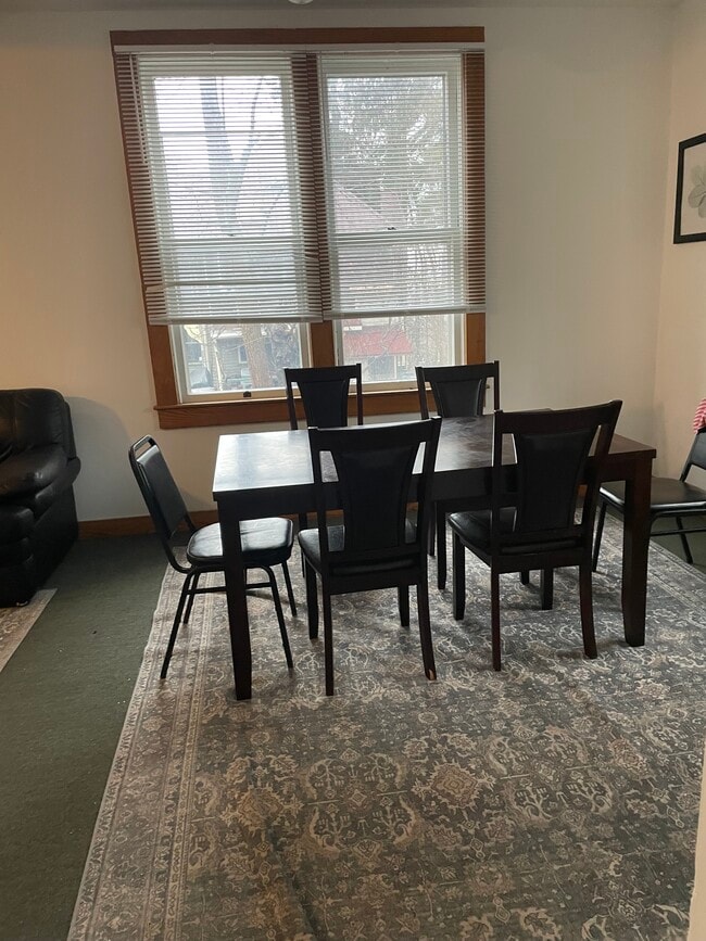 Building Photo - 120 Oak Ave