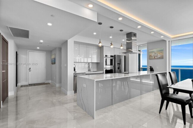 Building Photo - 1830 S Ocean Dr