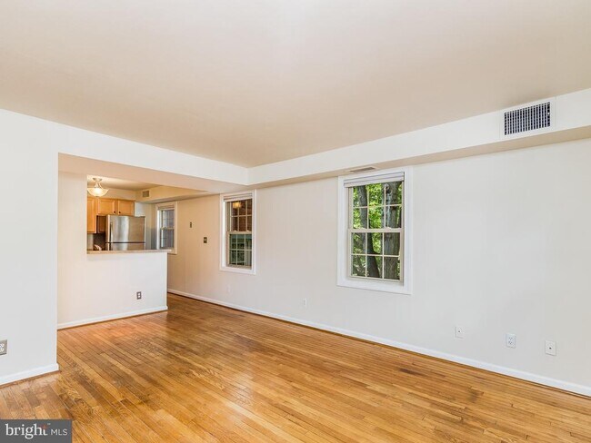 Foto del edificio - 1311 E Abingdon Dr