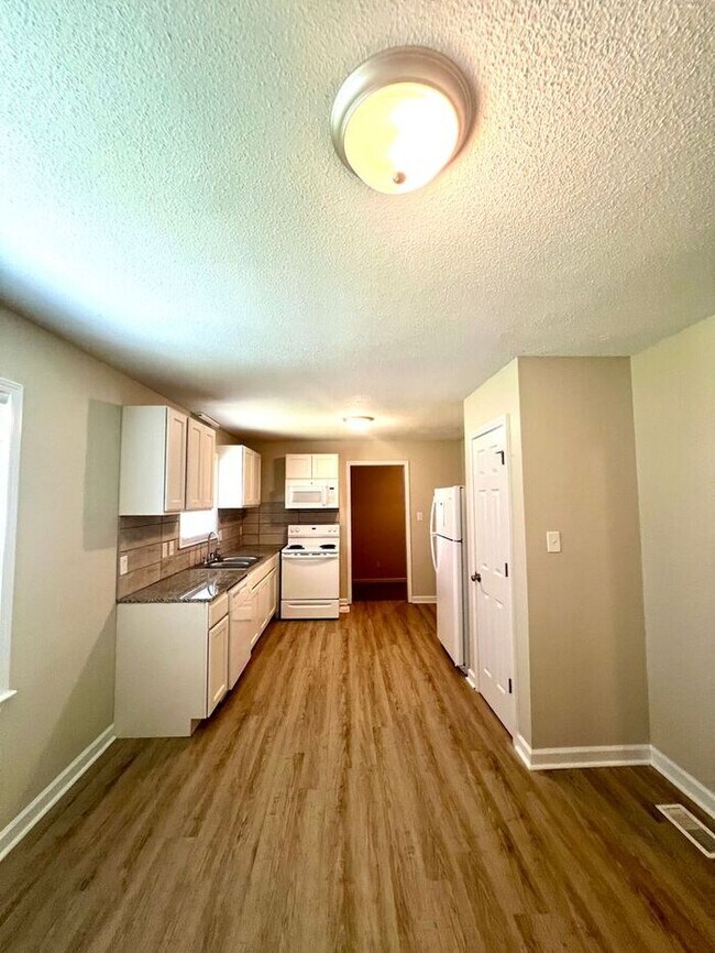 Foto del edificio - 3 BEDROOM MADE FOR YOU - Available for Mov...