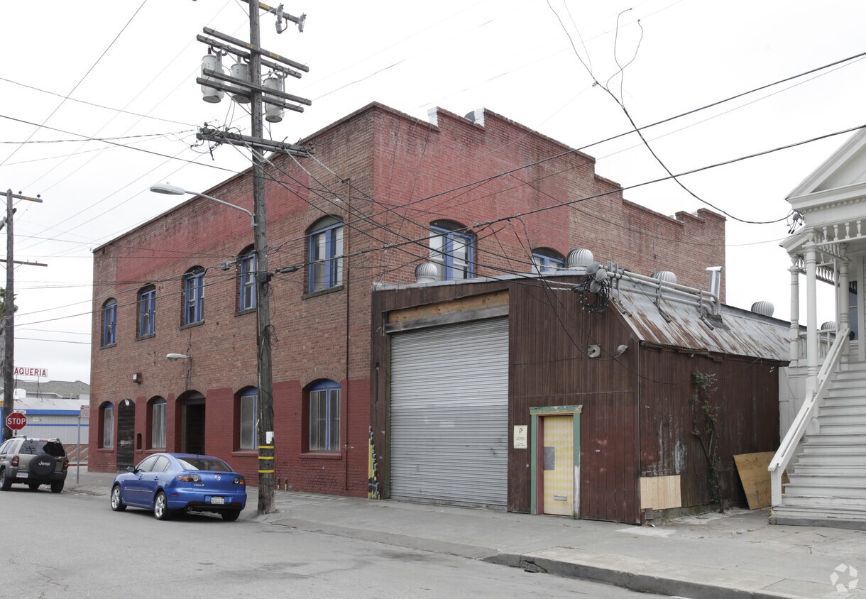 Building - 2639 E 9th St