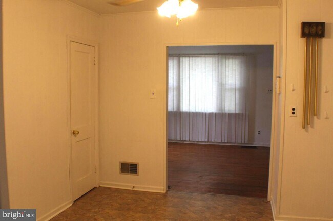 Building Photo - 643 N Evergreen Ave