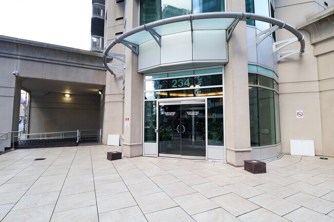 Building Photo - 242 Rideau St