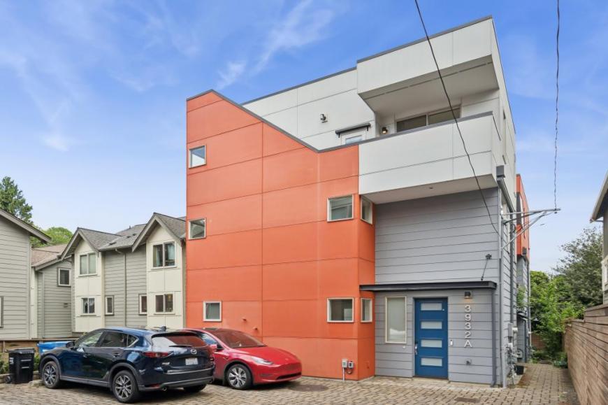 Foto principal - 3 bedroom in Seattle WA 98118