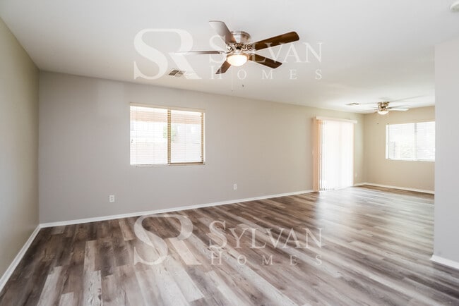 Building Photo - This is the home you have been waiting for!