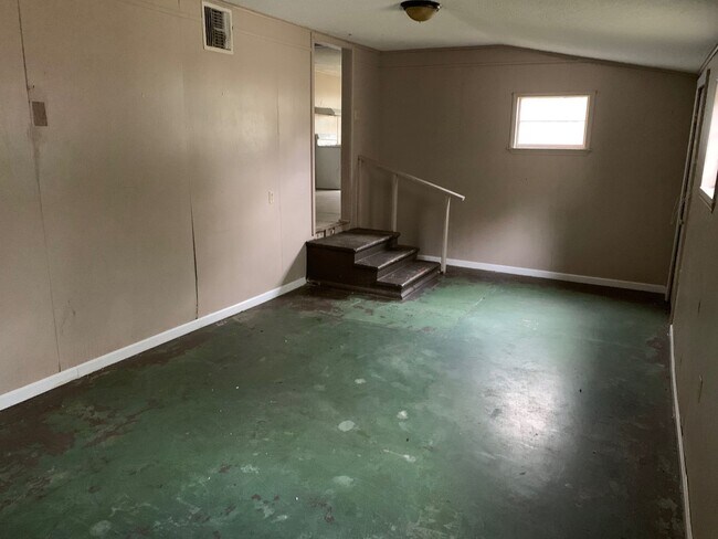 Foto del edificio - 6001 Canal Blvd