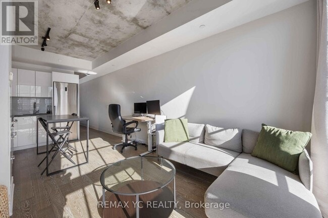 Building Photo - 608 Richmond St W