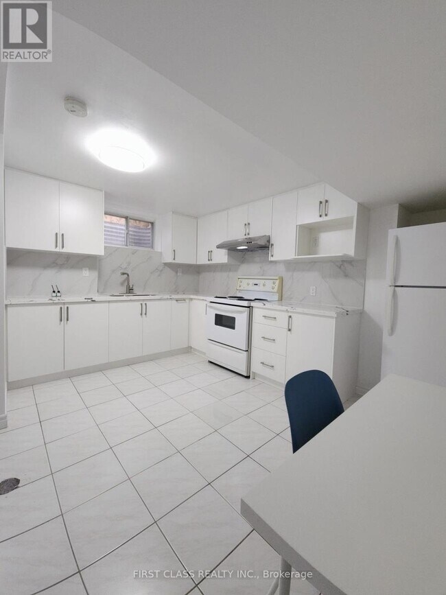 Building Photo - 27 Macklingate Ct