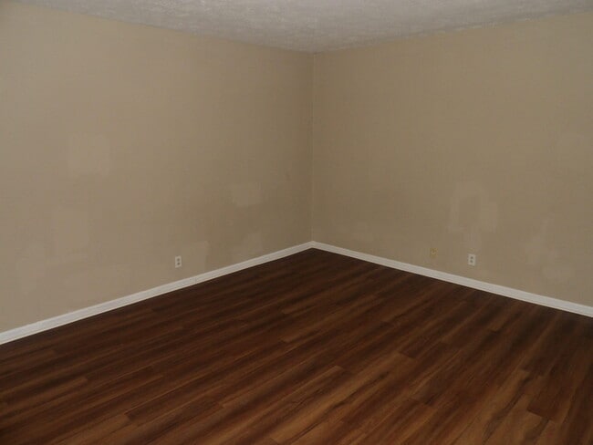 Building Photo - 172 Landings Dr