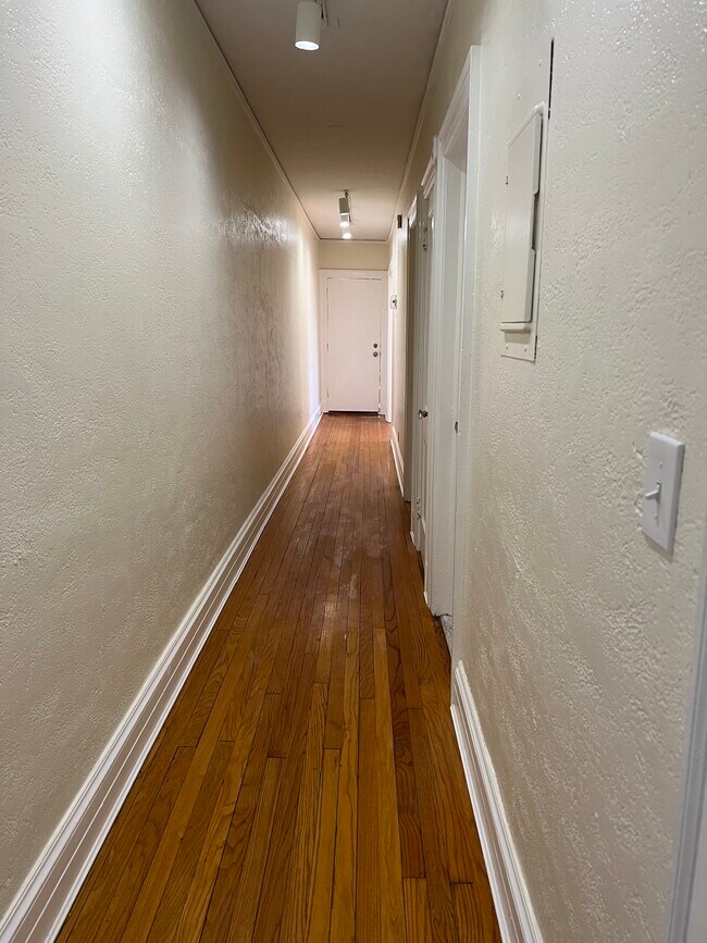 pasillo - 12 Sharaf St