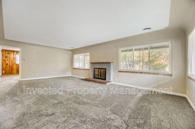 Foto del edificio - 5410 E Asbury Ave