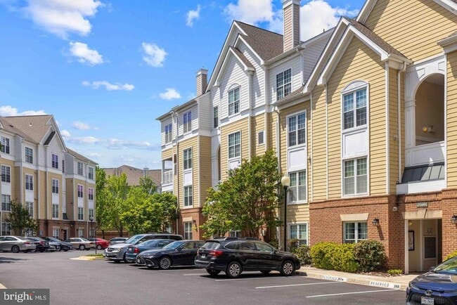 Building Photo - 2102 Highcourt Ln
