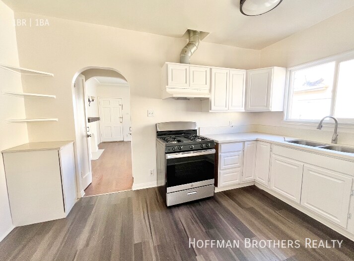 Building Photo - 520 N Heliotrope Dr Los Angeles, CA 90004