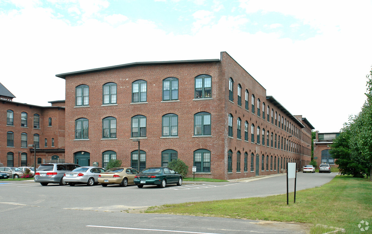 Foto del edificio - Horseshoe Pond Place