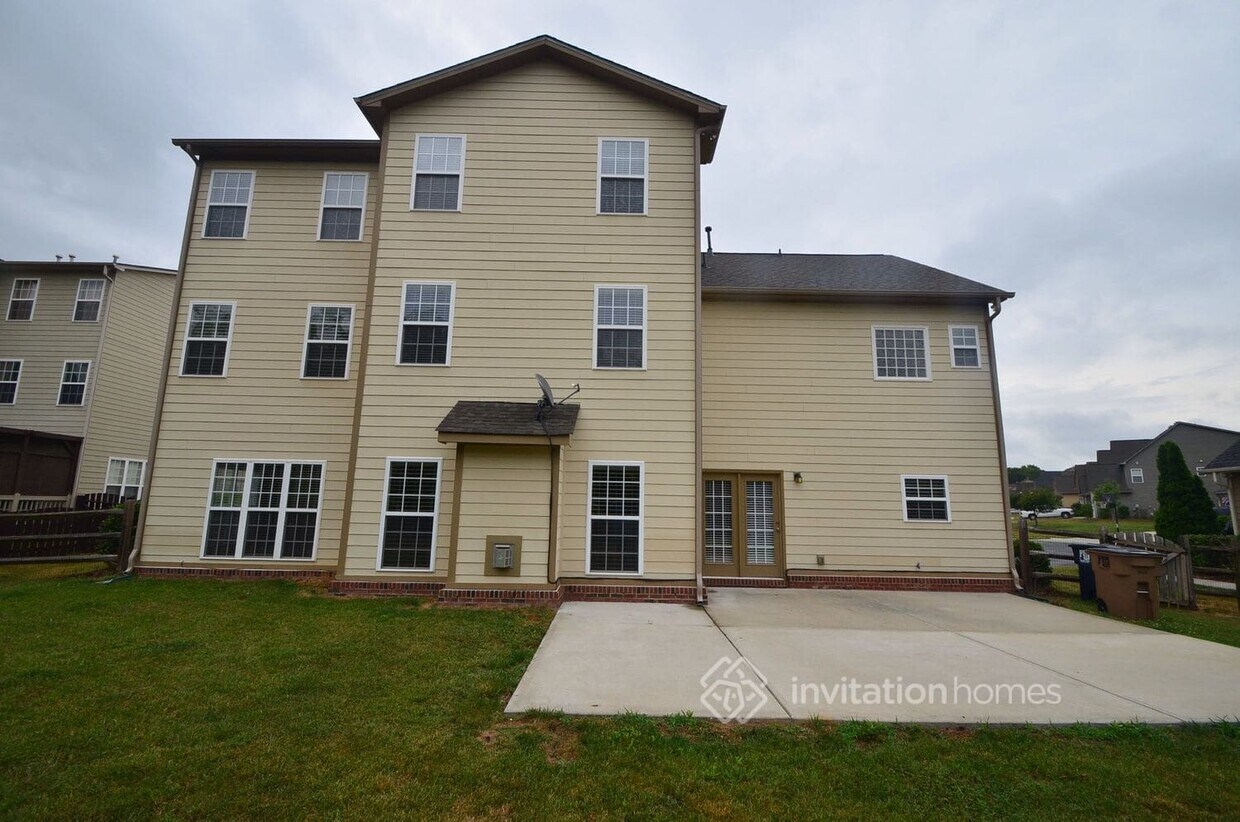 Building Photo - 4001 Sedgewick Rd