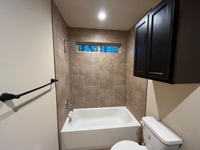Building Photo - 7026 Lakeview Dr.